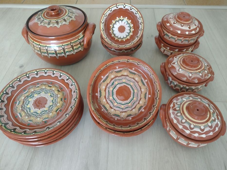 Ръчно изработени и рисувани глинени съдове