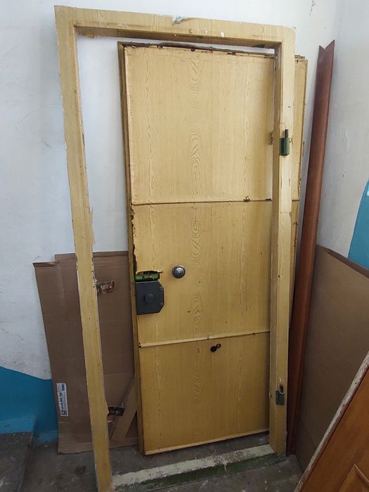 железная дверь входная