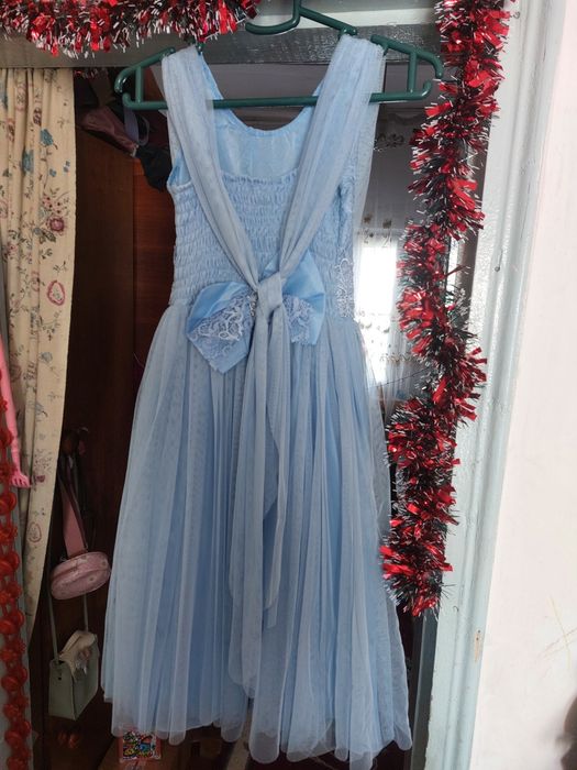 Продаются нарядные платья на девочку.