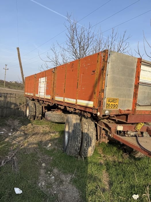 Vand remorca pe arcuri !