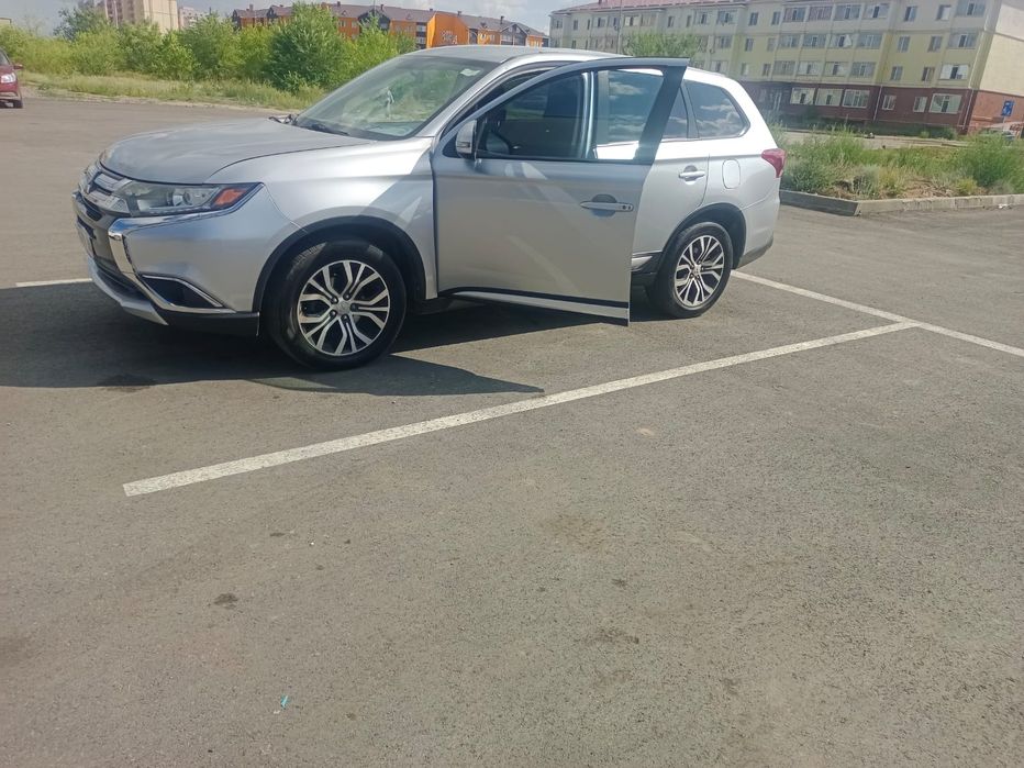 Mitsubishi outlander 2017 г.