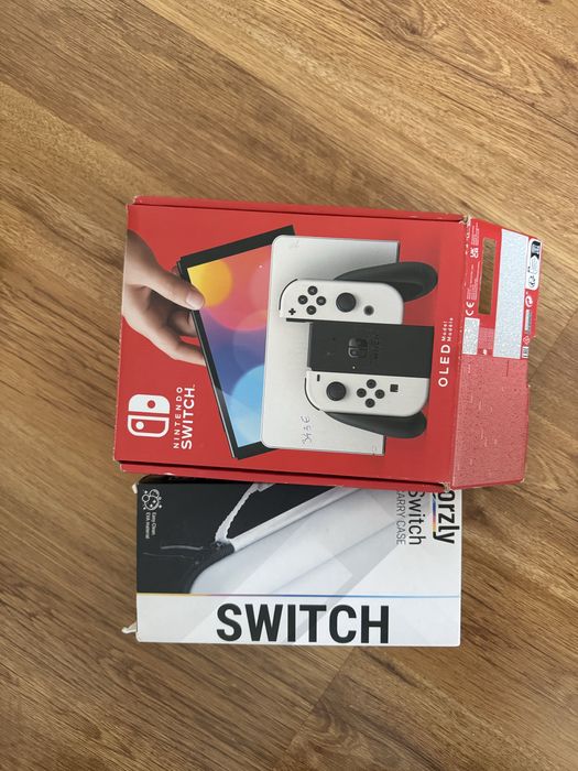 Consolă Nintendo Switch OLED (White) - Ca nouă + Husă Protecție Orzly