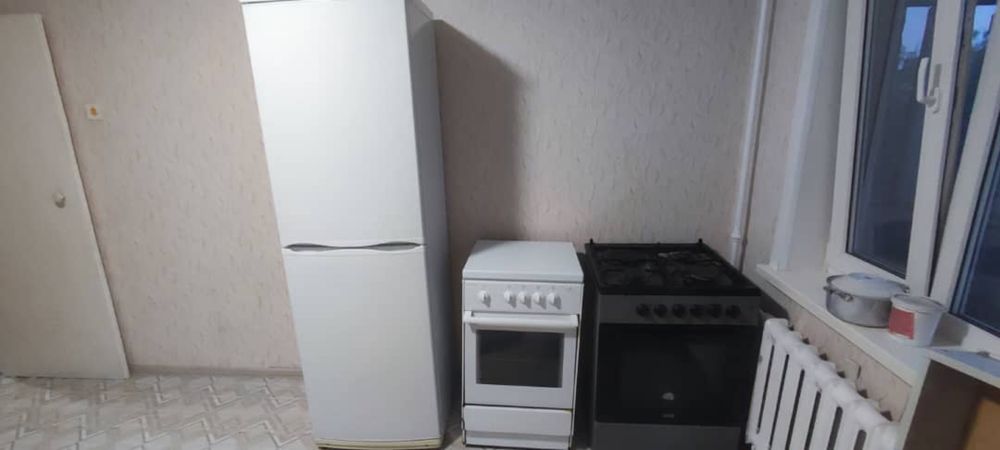 Продается холодилник и 2 газ плита