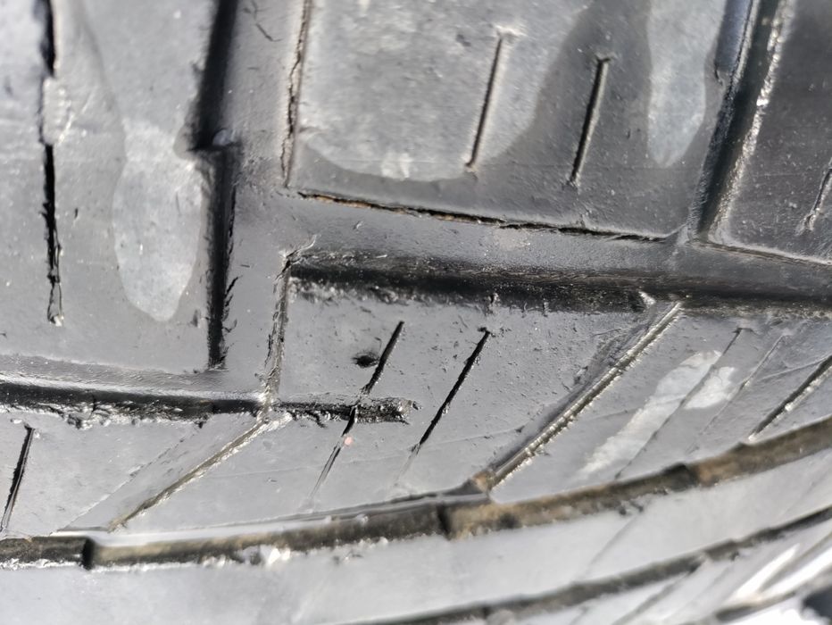 Продажа / Шины на внедорожник