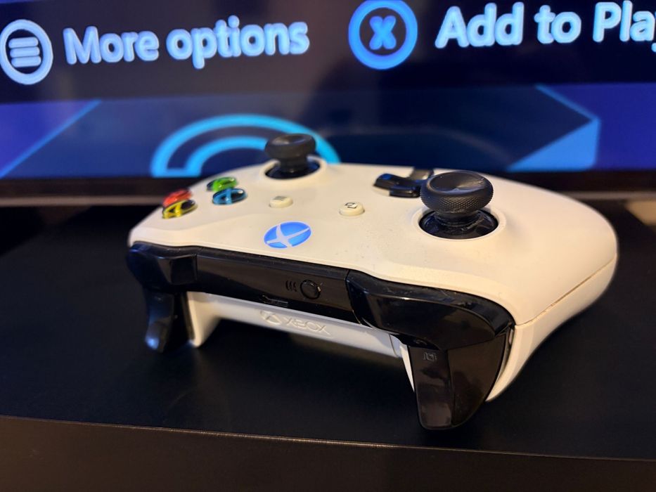 VÂND Xbox One X 1TB – Stare impecabilă