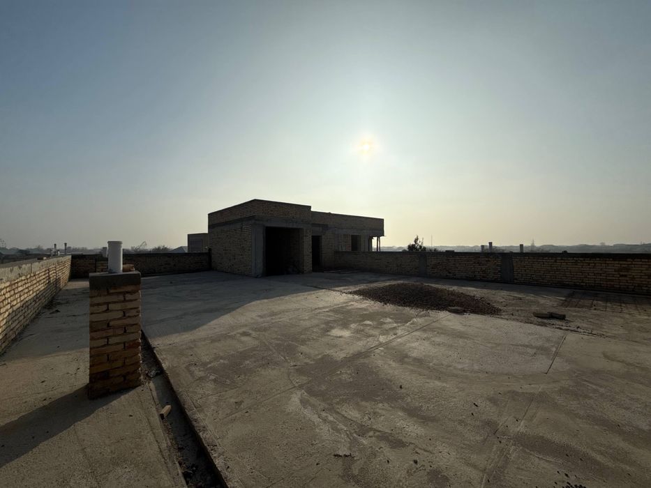 Qurilishi tugallanmagan hovli sotiladi