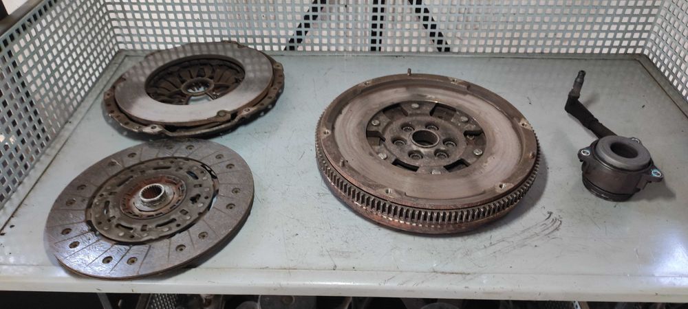 Kit ambreiaj cu volanta si rulment  vw volkswagen touran 2.0 BMP BMM