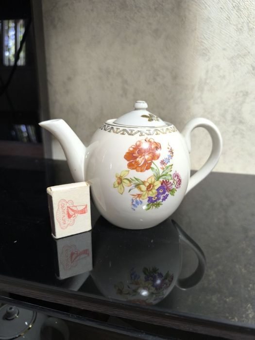 Чайники и сахарницы новые . СССР