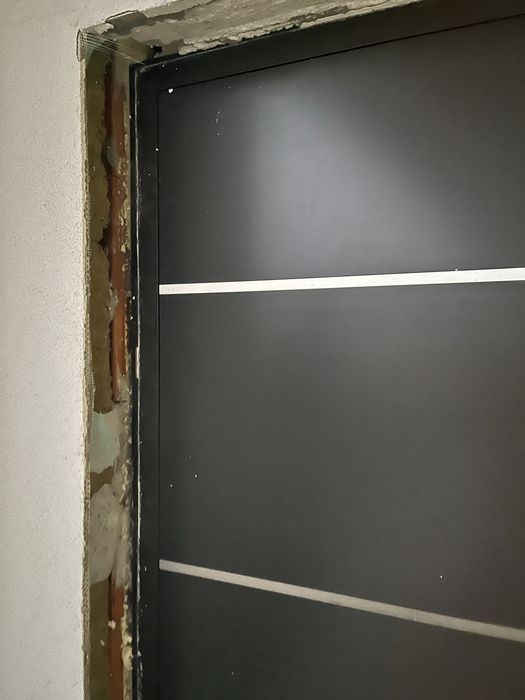 Входна врата алуминиева RAL7016