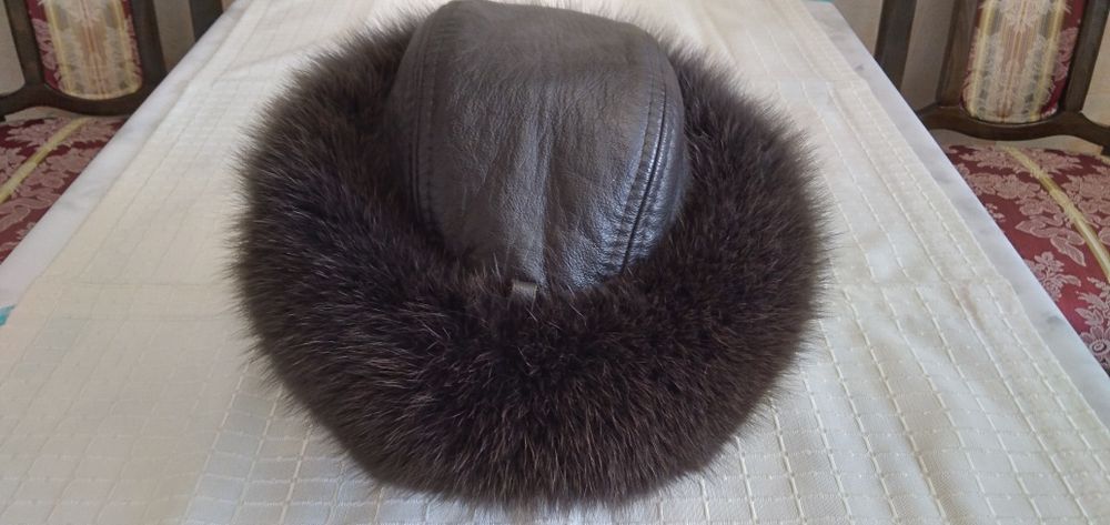 Песцовая  женская шапка.