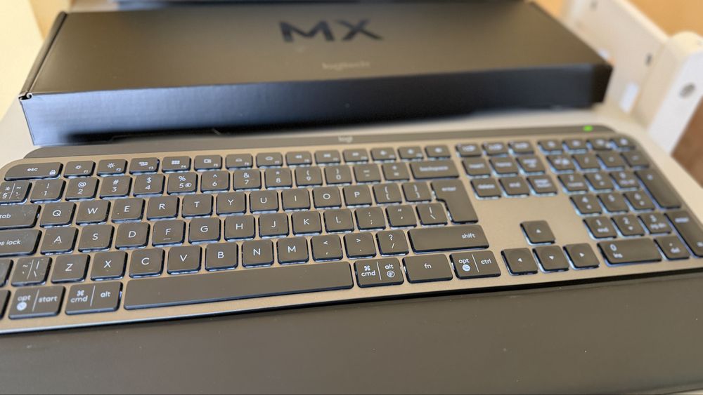 Logitech MX Keys Plus – като нова, пълен комплект
