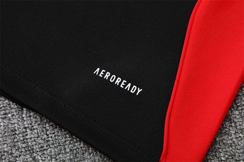 Спортен екип Байерн Мюнхен Адидас