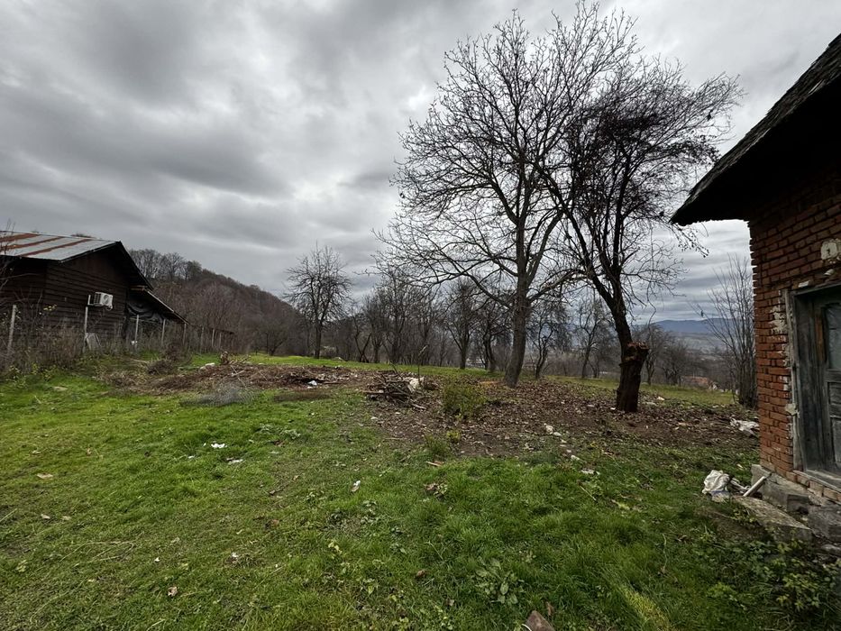 Casa batraneasca 2 camere + teren