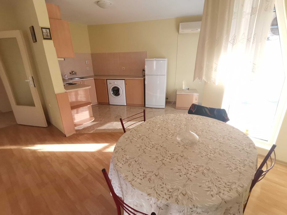 Дава се под наем Двустаен апартамент в Бургас, Лазур - 80 кв.м за 357 € - Снимка #1