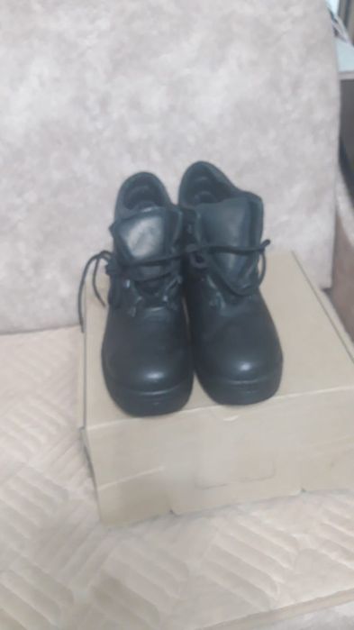 Новые рабочие ботинки р.42