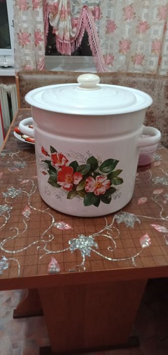 Продам кастрюли разные