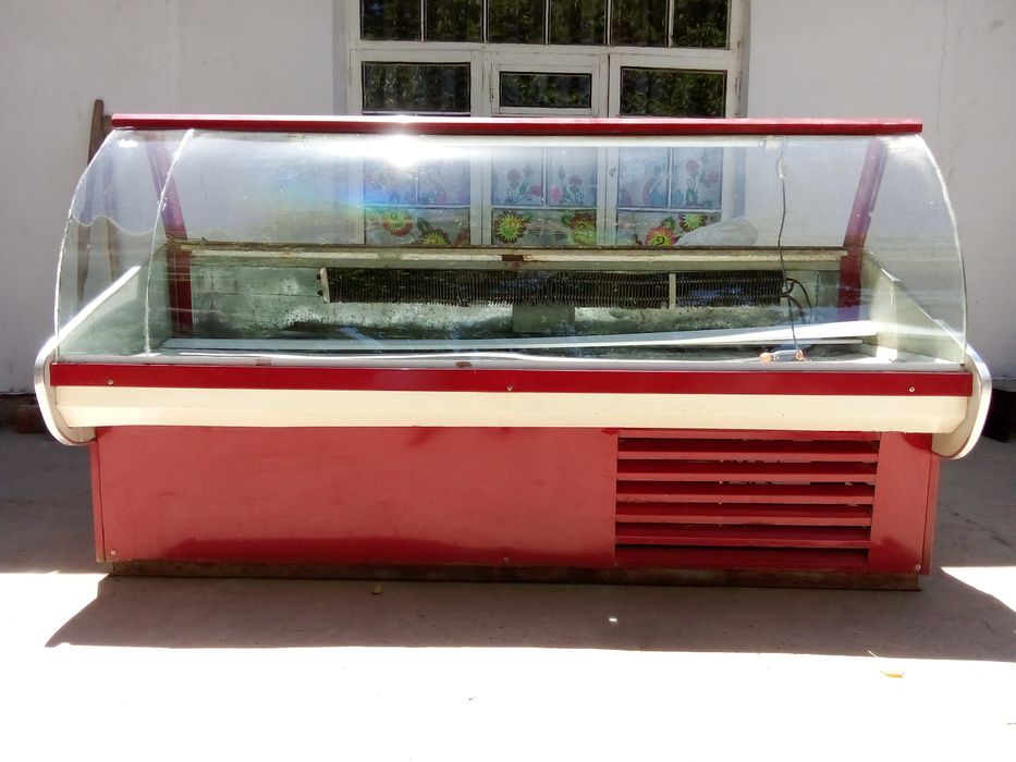 Витрина холодильник сотилади