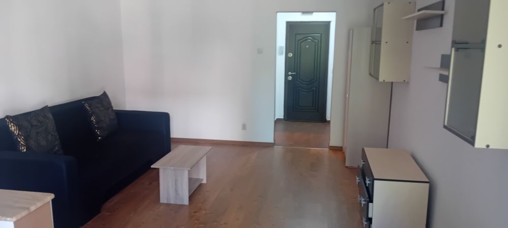 Închiriez garsoniera