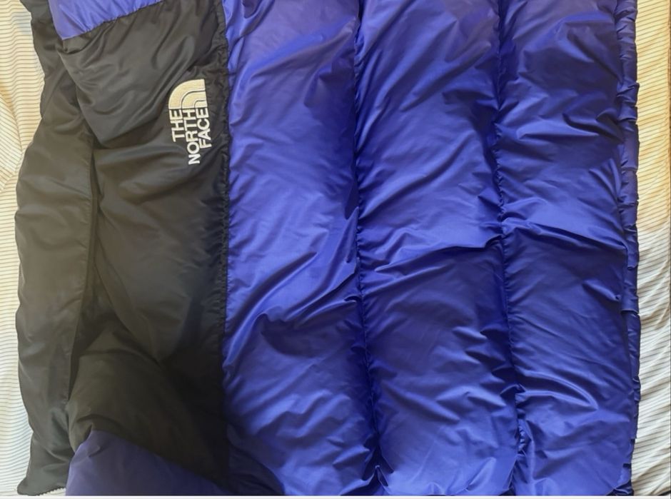 Geaca The North Face neagra si mov