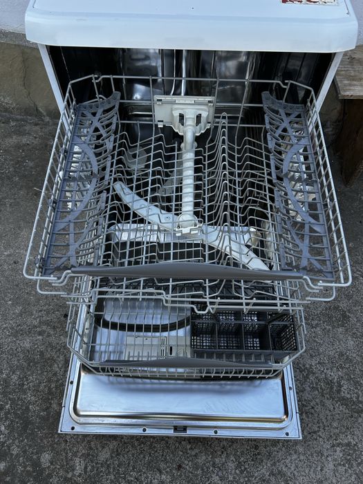 Съдомиялна машина ariston 60см