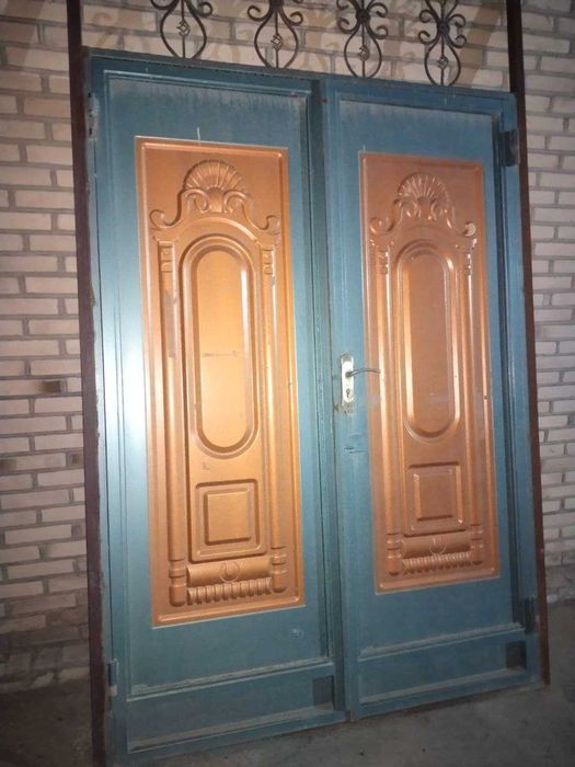 Temir darvoza sotiladi.