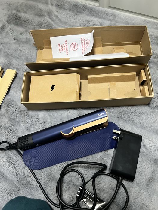 Dyson Airstrait straightener