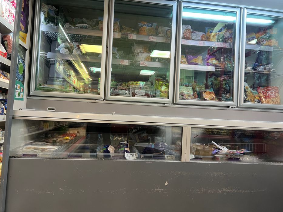 Vitrine lactate și congelate