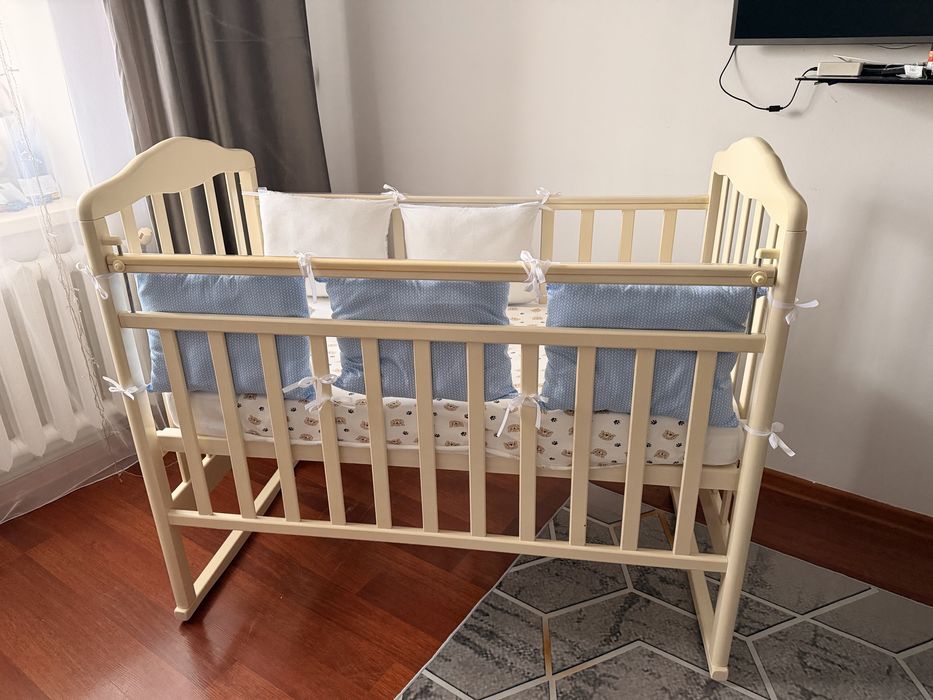 Продам детскую кроватку. Бортики в подарок.