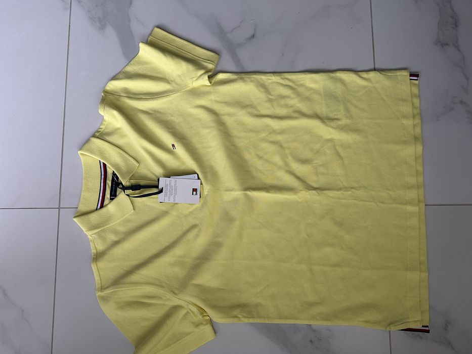 Оригинални тениски с якичка Tommy Hilfiger за момче 164 см