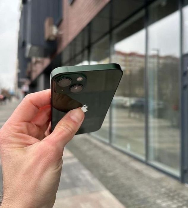 iphone 13 телефон почти новый