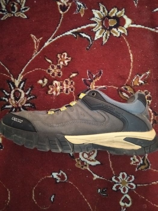 Продам кроссовки