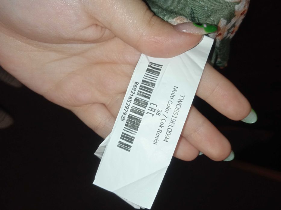 Лятна рокля с флорални елементи