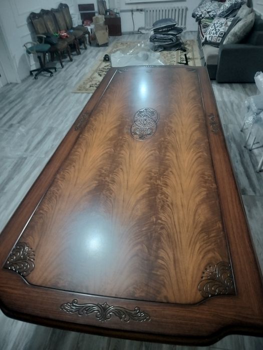 Стол для гостиной