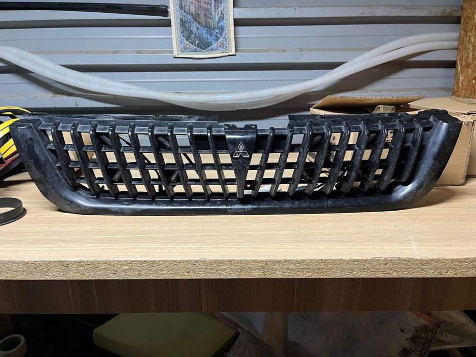 продам решетку радиатора на Pajero