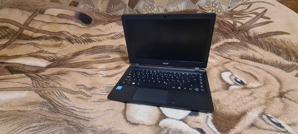 Laptop Acer de 13" cu procesor Celeron N3350,4 Gb RAM si SSD de 120 Gb
