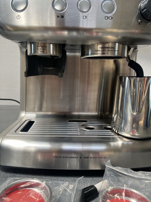 Еспресо машина Breville Barista Max с вградена кафемелачка