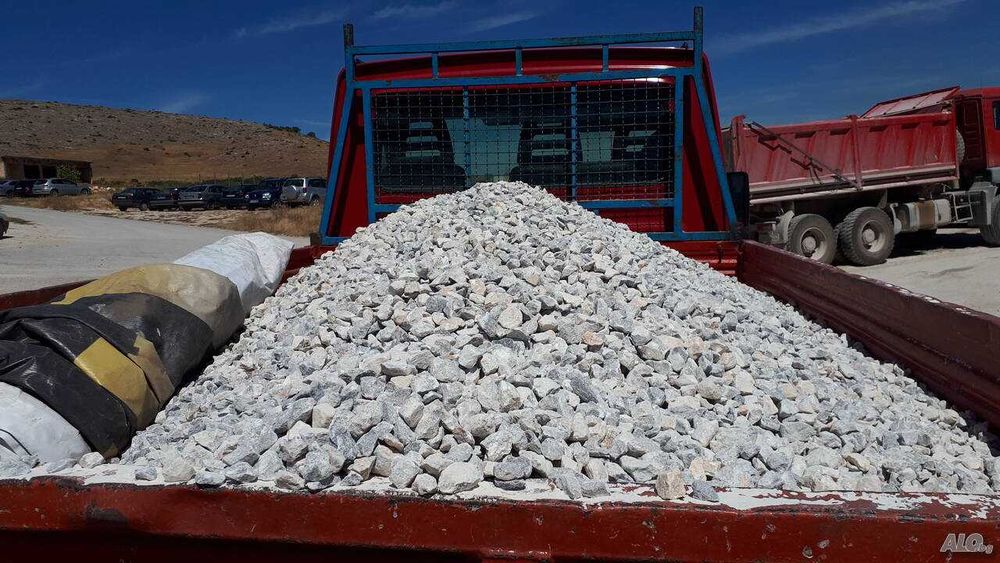 Пясък, чакъл, бетон, филц, извозване на отпадъци, транспорт.