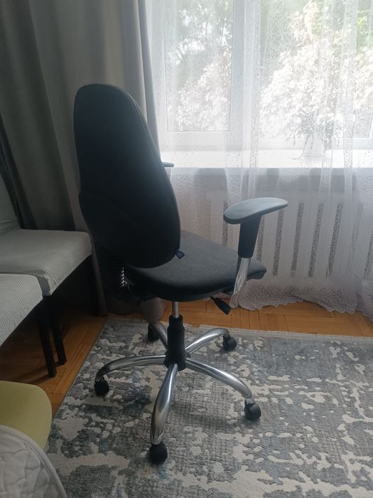 Продам кресло компьютерное офисное б/у