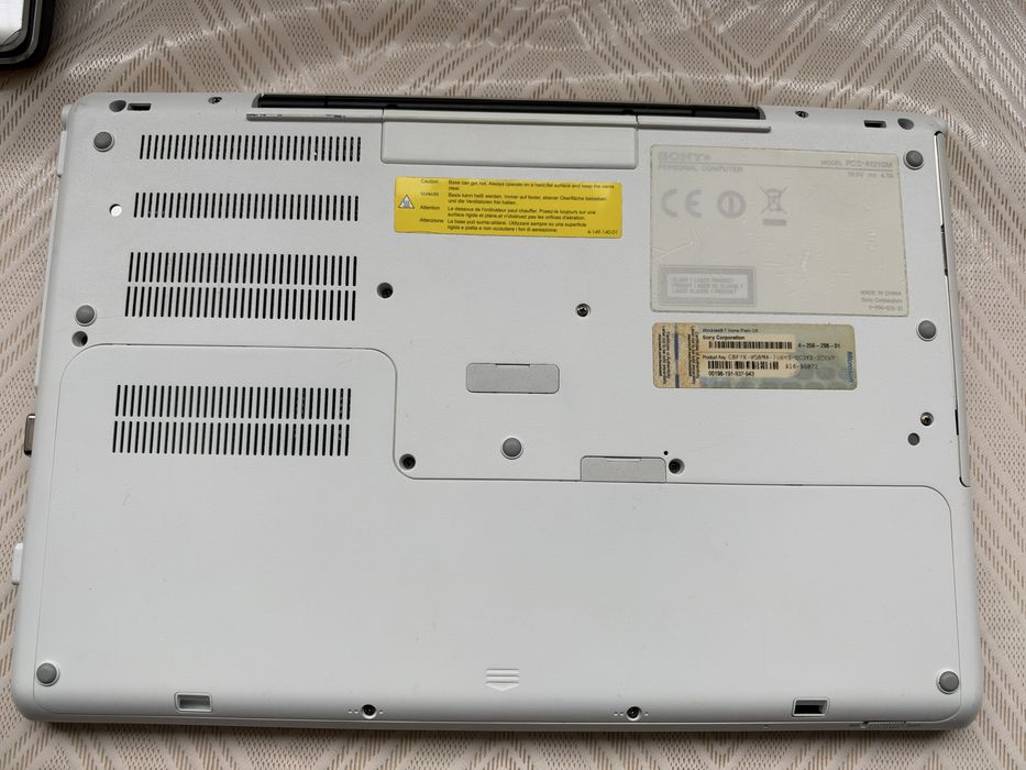 Лаптоп Sony VAIO – Intel Core i3, 6GB RAM, AMD Radeon HD 7400M