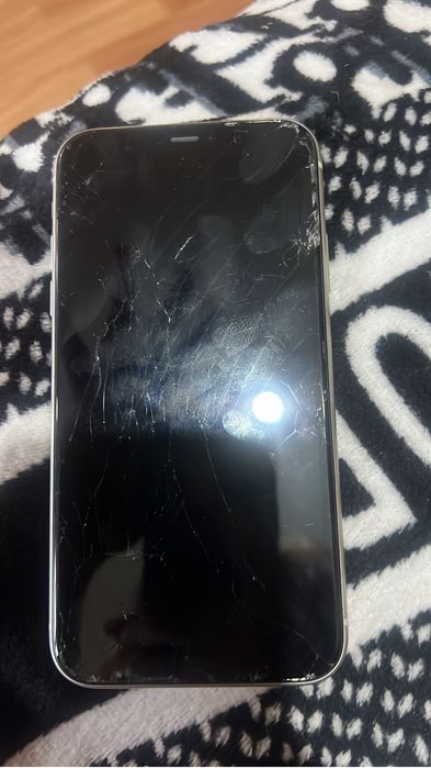 Продам Iphone 11