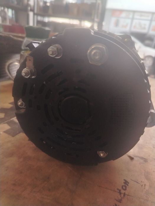 Генератор для тяжёлых машин универсальный