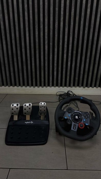 Cata Amanet - Set Volan si Pedale Logitech