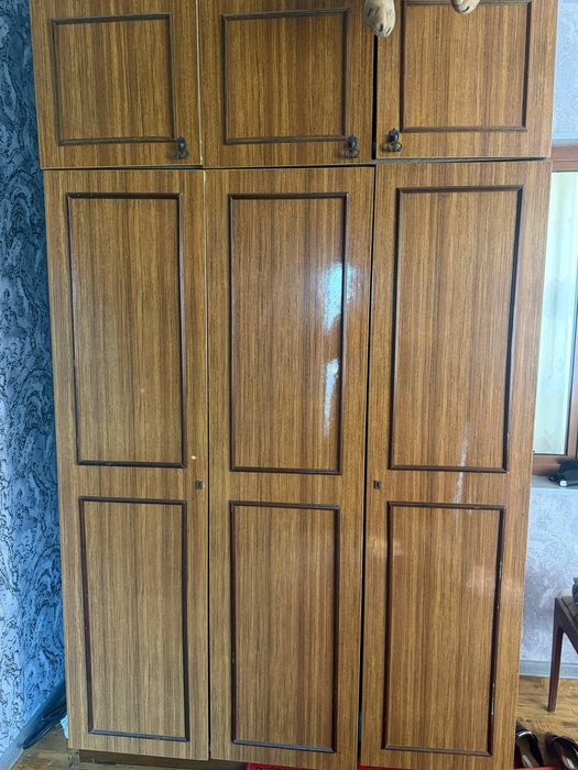 Катта шкаф ойналари билан