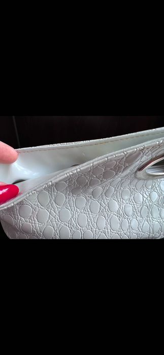 Луксозна елегантна бяла лачена чанта Уникат Стил и Красота