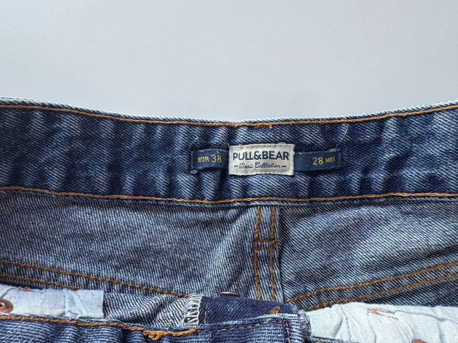 Blugi scurti de la pull and bear