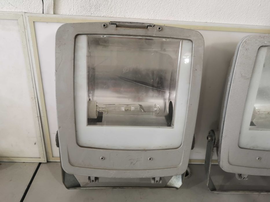 Лампи (големи) 4 бр 250 W