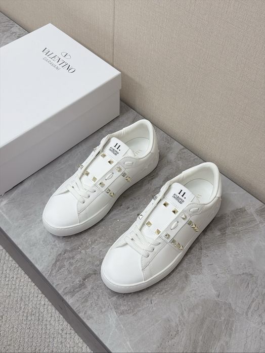 Adidasi Valentino