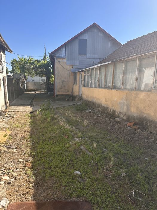 Vind casa  in sat Izvoru