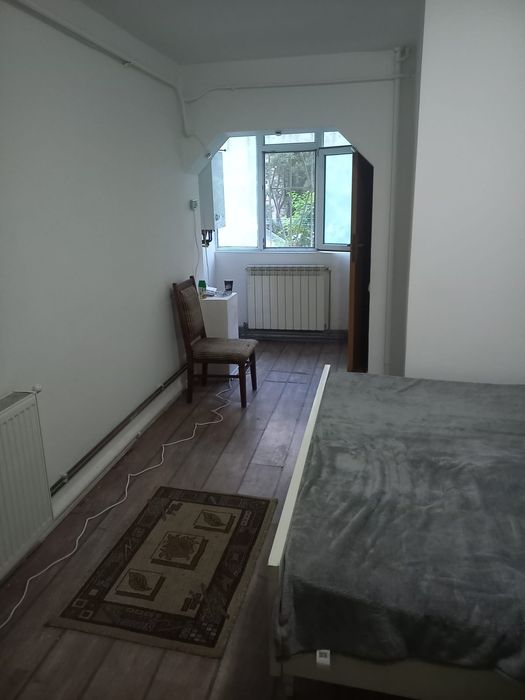 2  garsoniere de închiriat