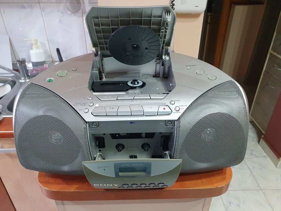 Radiocasetofon cu CD Sony